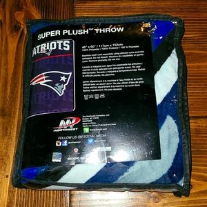 New England Patriots Super Plush Throw Blanket